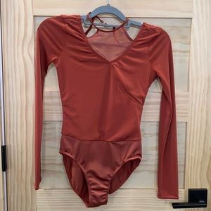 Small adult Weissman Leo. This is a copper / rust color.